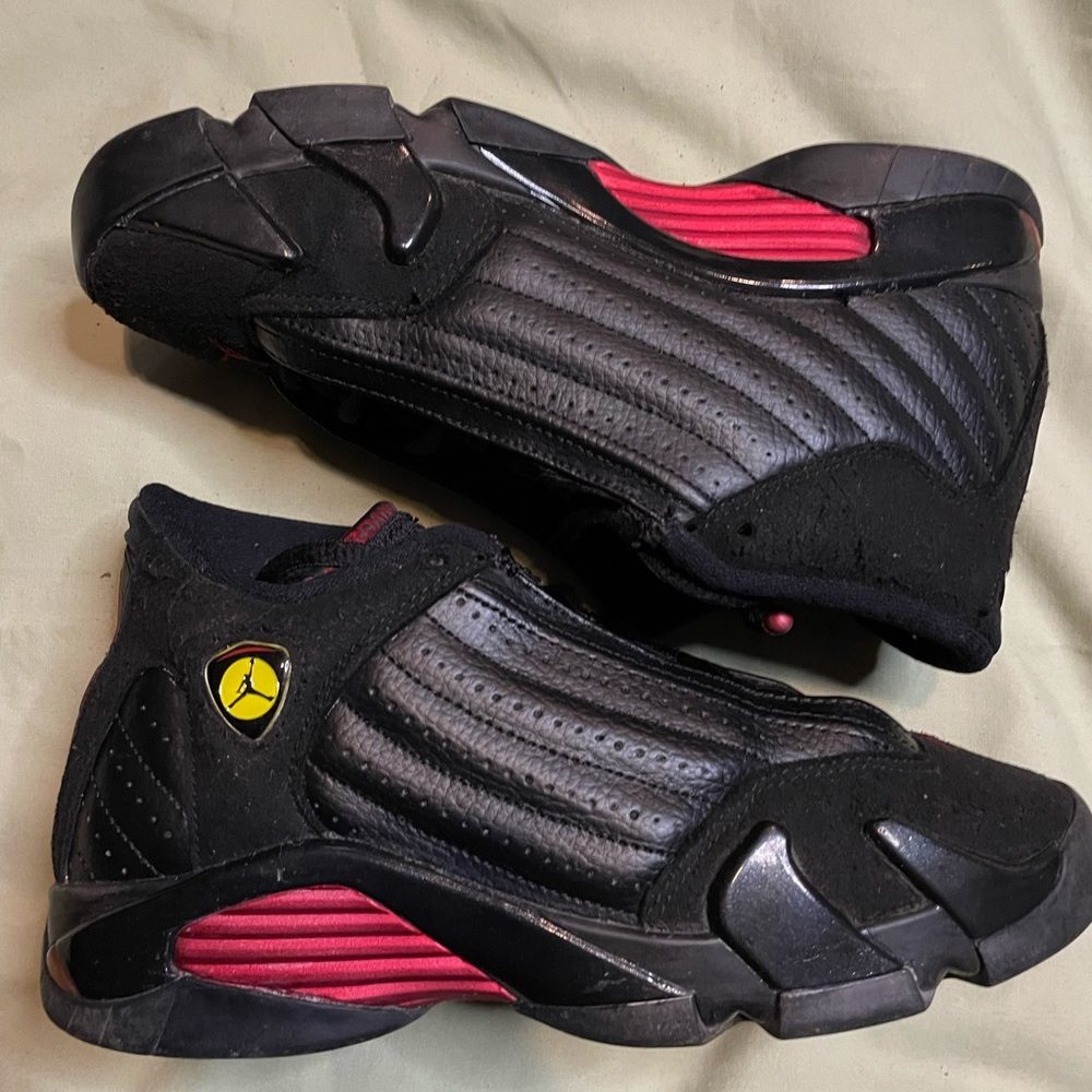 Air Jordan 14’s black and red